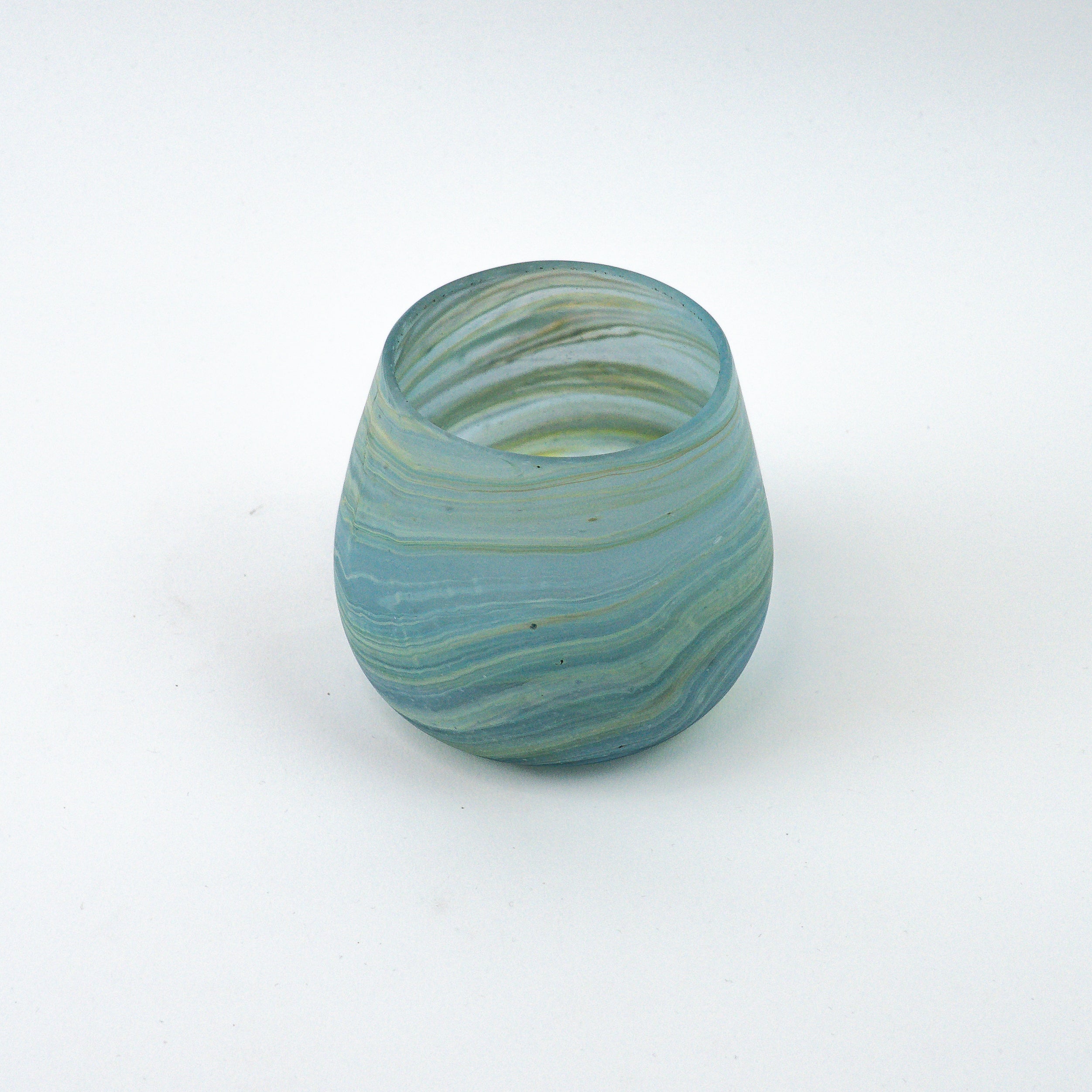 Hebron Tasse Himmelblau – Recyceltes Glas & Handgeblasen