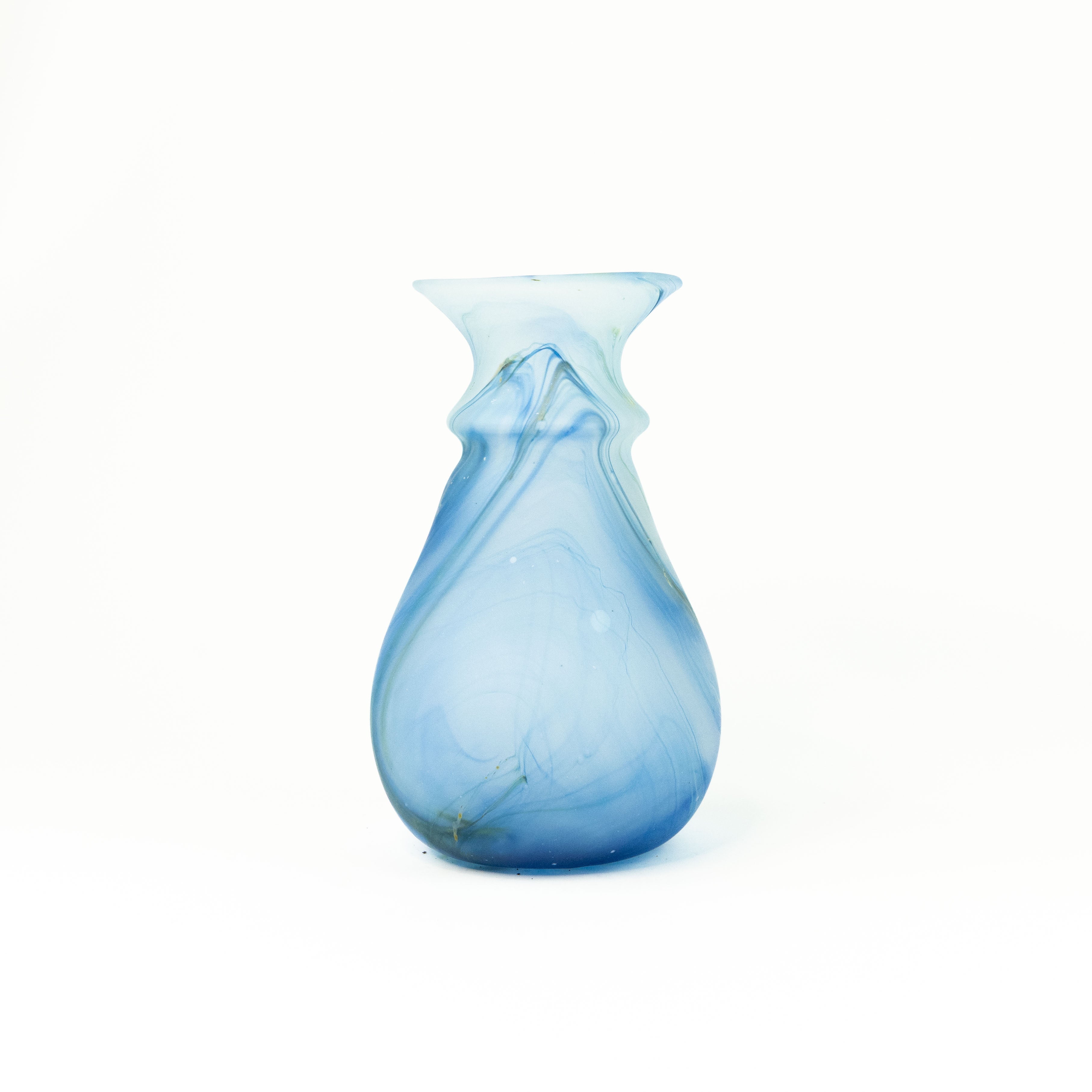 NEU Vase Baby-blue – Recyceltes Glas & Handgeblasen