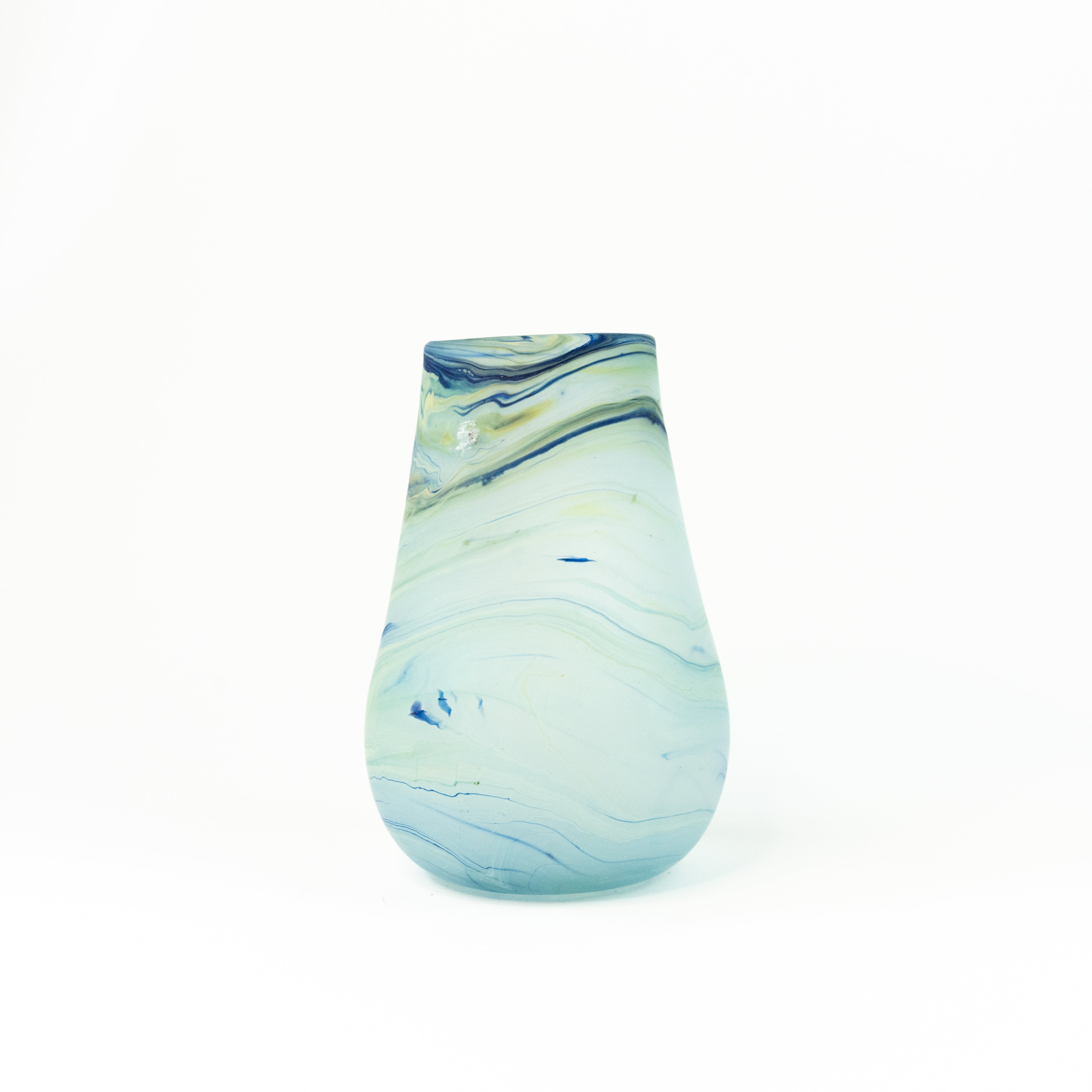 NEU Vase Babyblue – Recyceltes Glas & Handgeblasen
