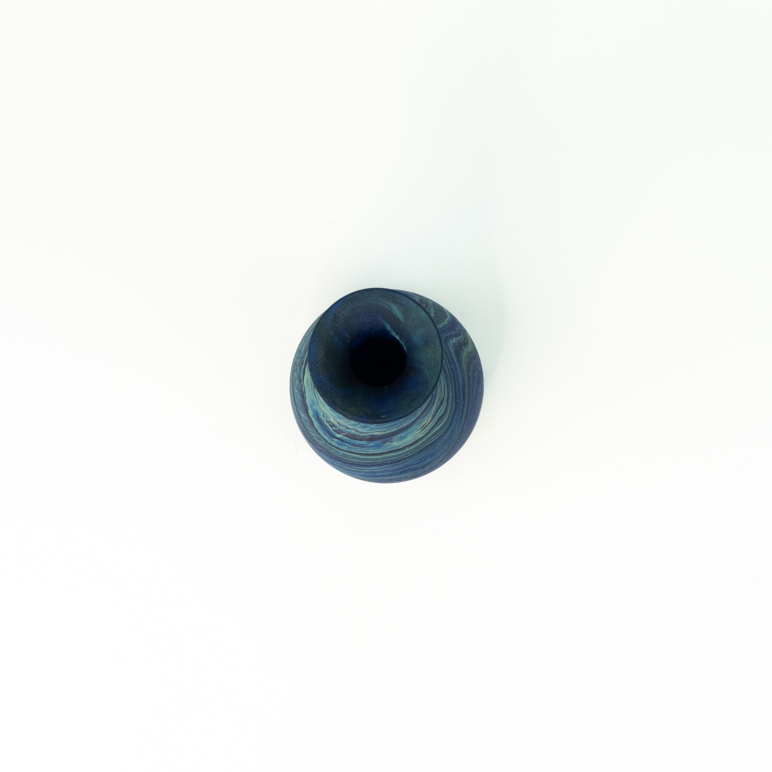NEU Vase / Karaffe Blau – Recyceltes Glas & Handgeblasen