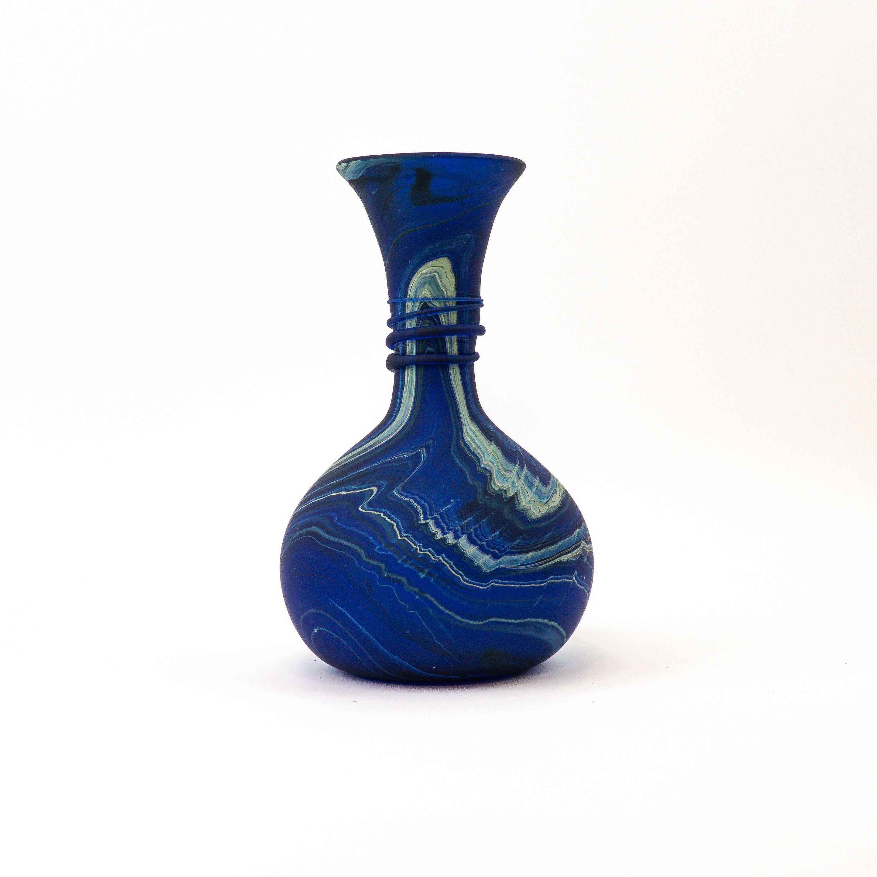 Hebron Vase / Karaffe Blau – Recyceltes Glas & Handgeblasen