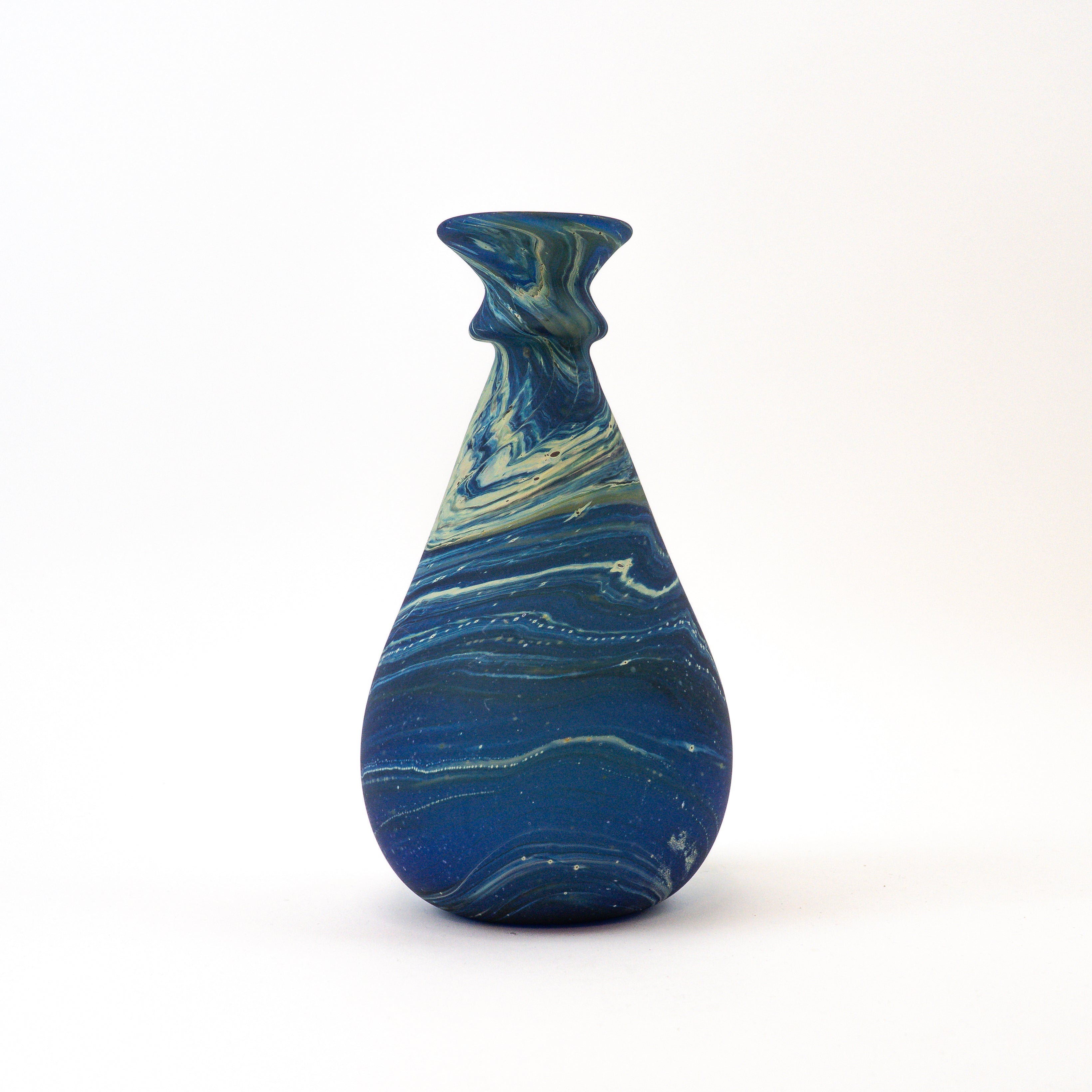 Hebron Vase / Karaffe Blau – Recyceltes Glas & Handgeblasen
