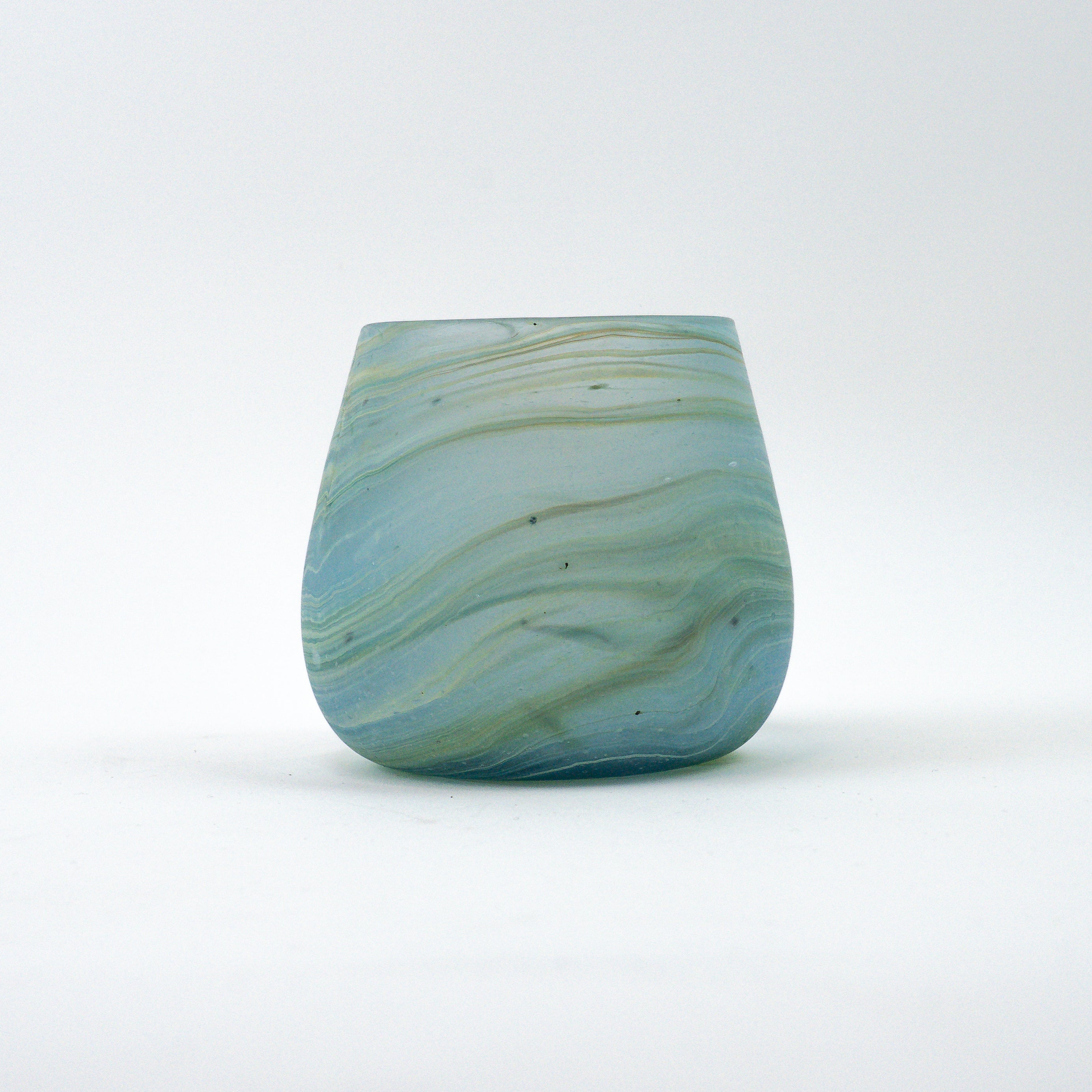 Hebron Tasse Himmelblau – Recyceltes Glas & Handgeblasen