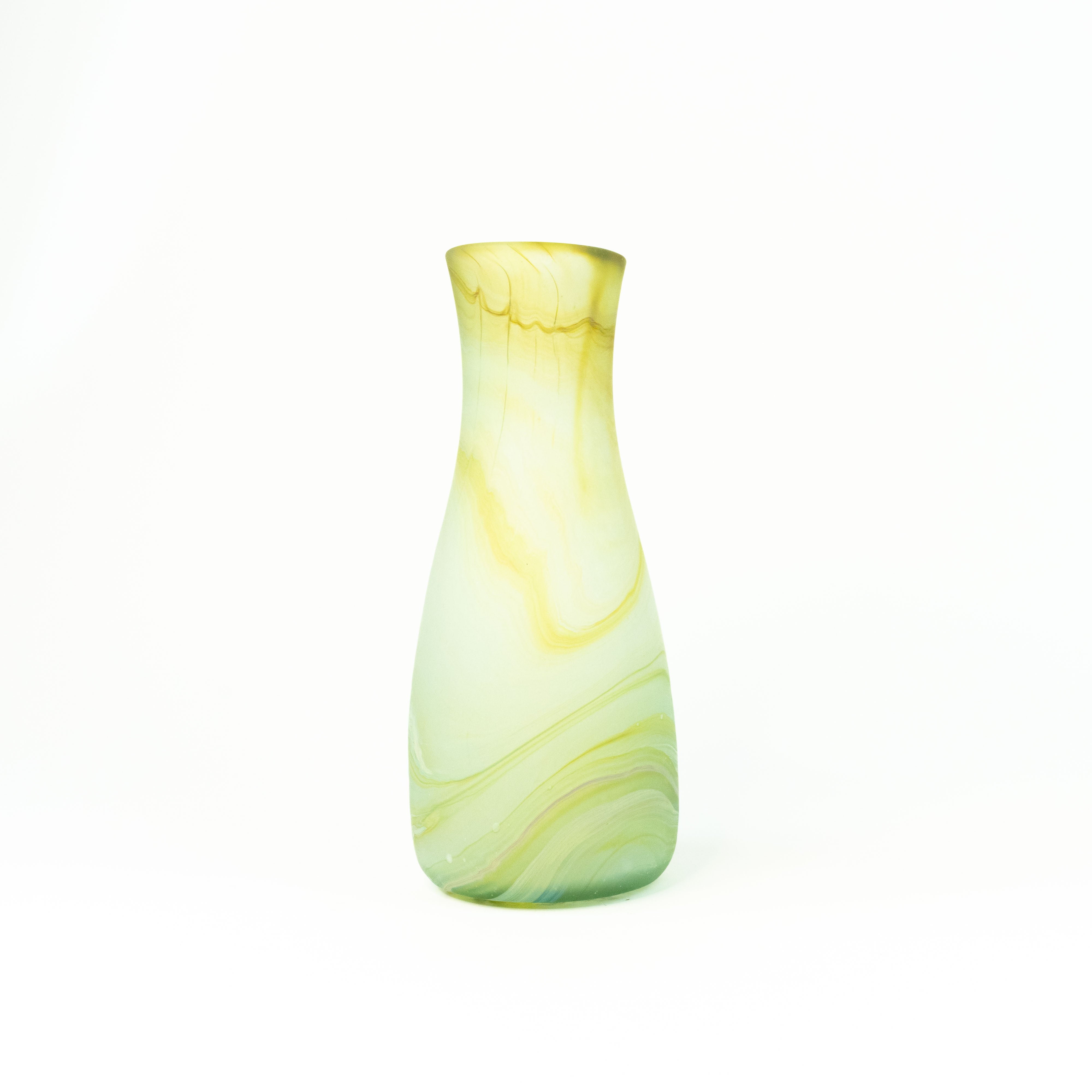 NEU Karaffe Limette Grün – Recyceltes Glas & Handgeblasen