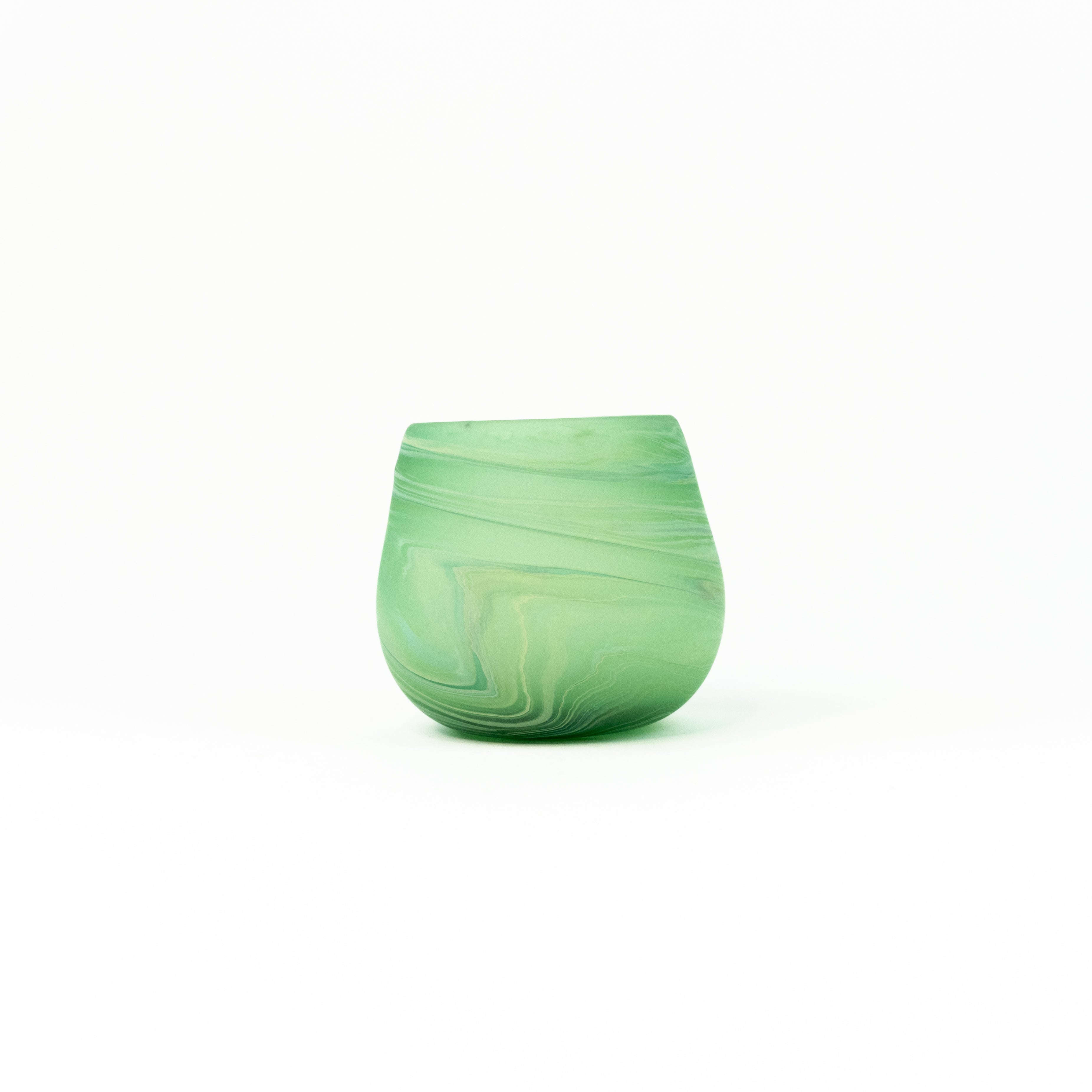Neu Glas Grün ± 400 curved/short– Recyceltes Glas & Handgeblasen