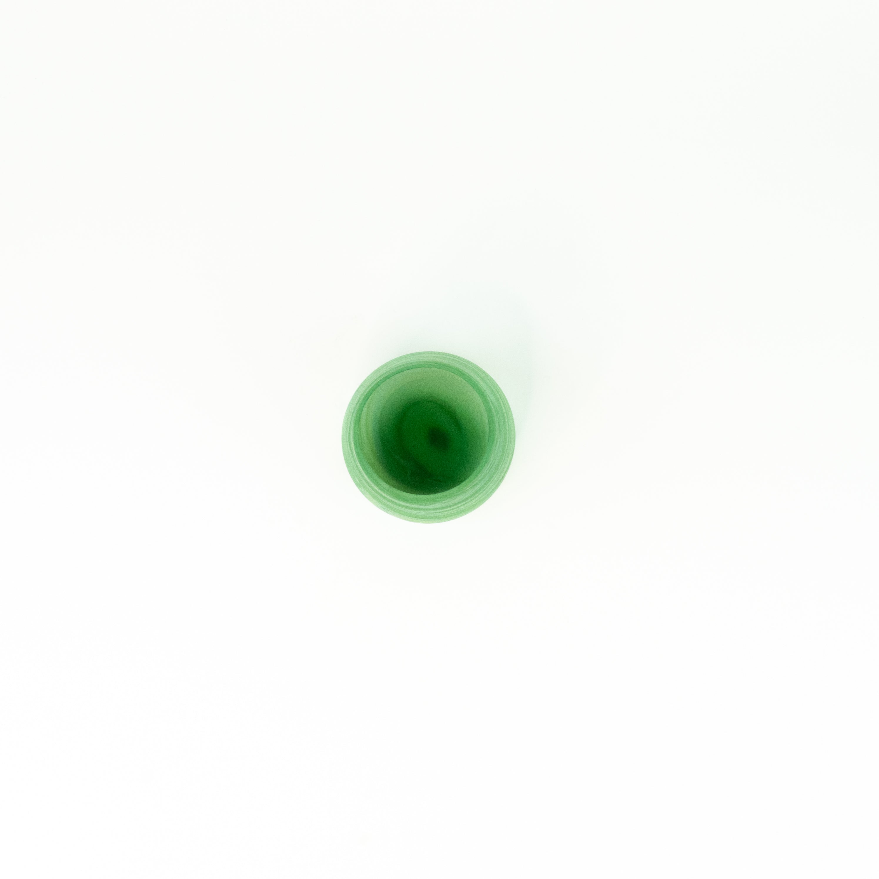 Neu Glas Grün ± 400 curved/short– Recyceltes Glas & Handgeblasen